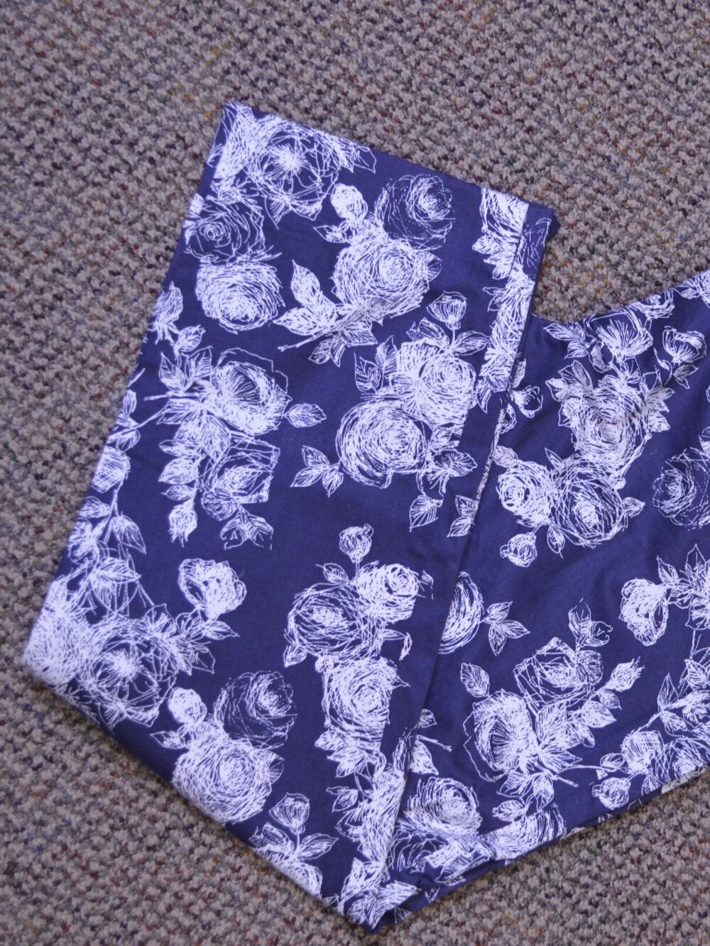 Brooks Brothers Womens Size 12 Navy White Floral Natalie Fit Cropped Dress Pants